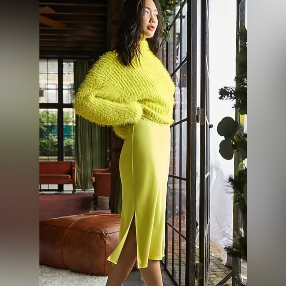 🍏NWT🍏 Express Fuzzy Chenille Mockneck Sweater